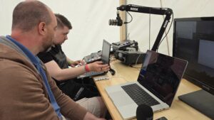Zwei Funkamateure an der Clubstation M03 und M13