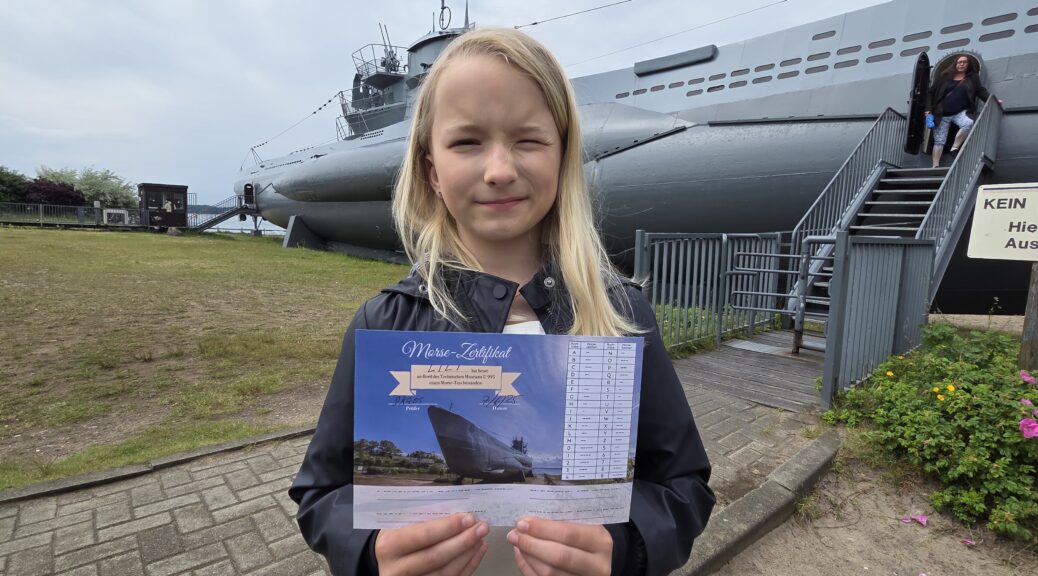 SWL Lilith DE7LEB vor U995 in Laboe