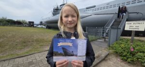 SWL Lilith DE7LEB vor U995 in Laboe
