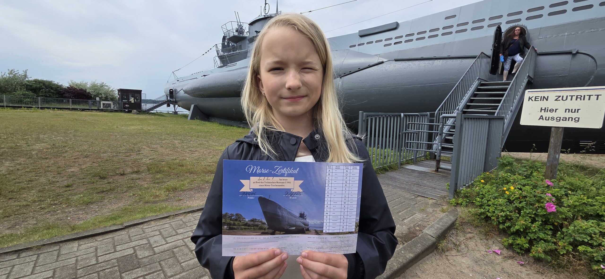 SWL Lilith DE7LEB vor U995 in Laboe