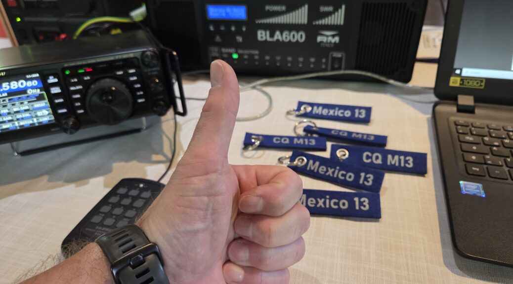 Daumen hoch - Bild vor der Clubstation Mexico 13