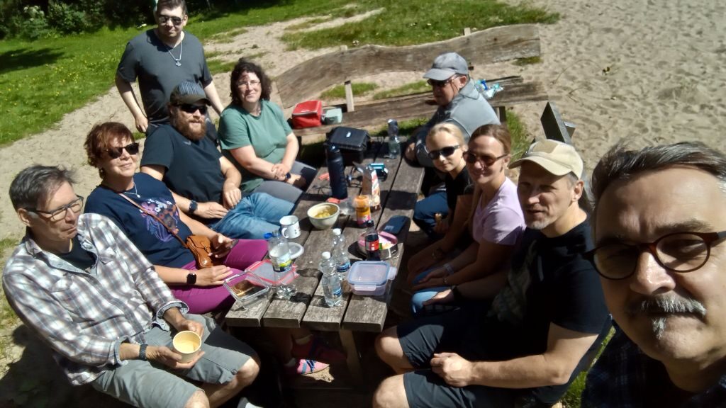 M13ner-Team am Idstedter See während einer Pause